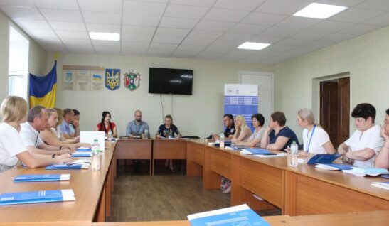 «Від громади до громади ситуація кардинально різна»: як створюються ради ВПО на Полтавщині