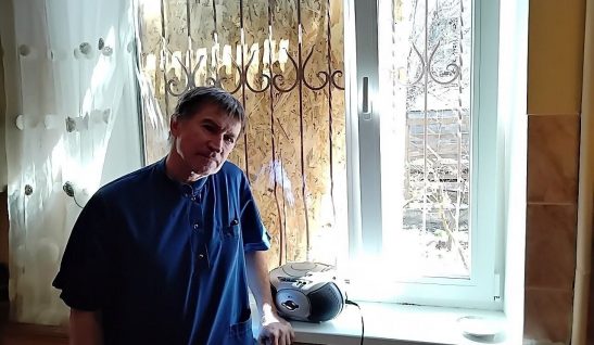 Анестезіолог із Херсона радіє своїм новим і якісним вікнам