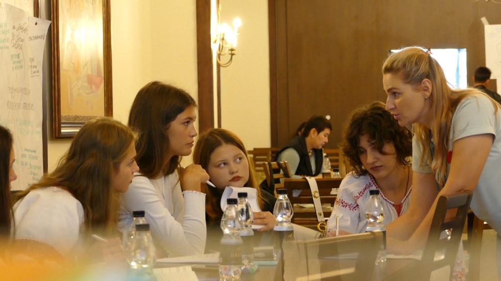 Учасниці тренінгу з проєктного менеджменту для молоді. Івано-Франківськ
