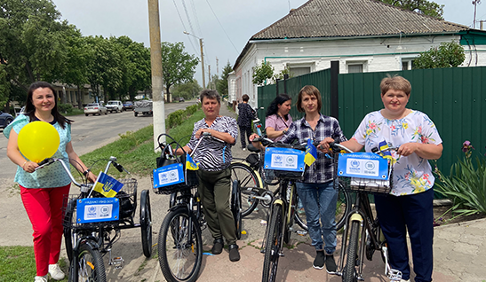 Передали перші велосипеди для соціальних працівників та працівниць 
