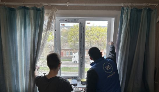 Вікна замість фанери. Завершено роботи з відновлення гуртожитку у Запоріжжі